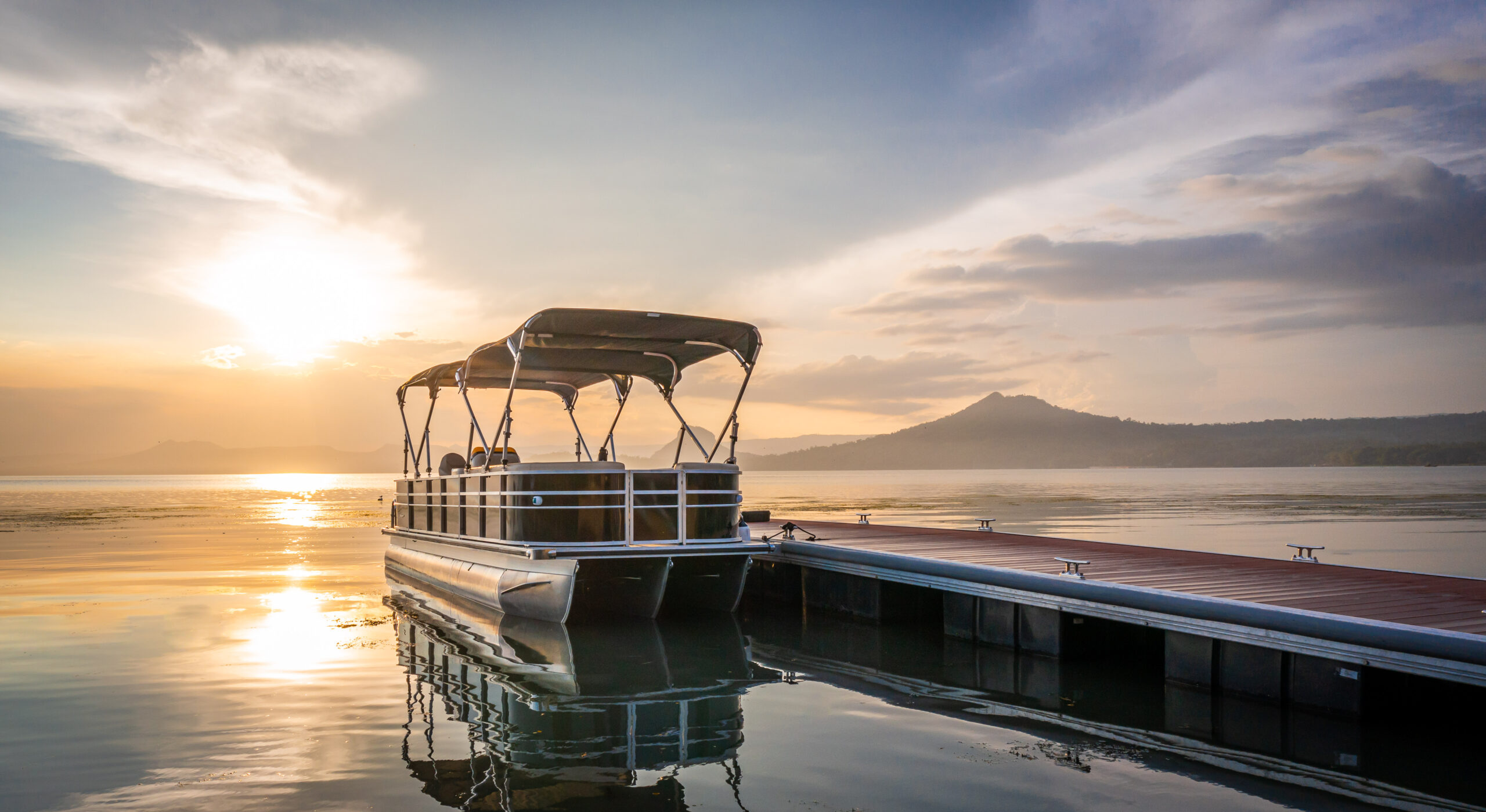 sunset view in the Mozzafiato dock